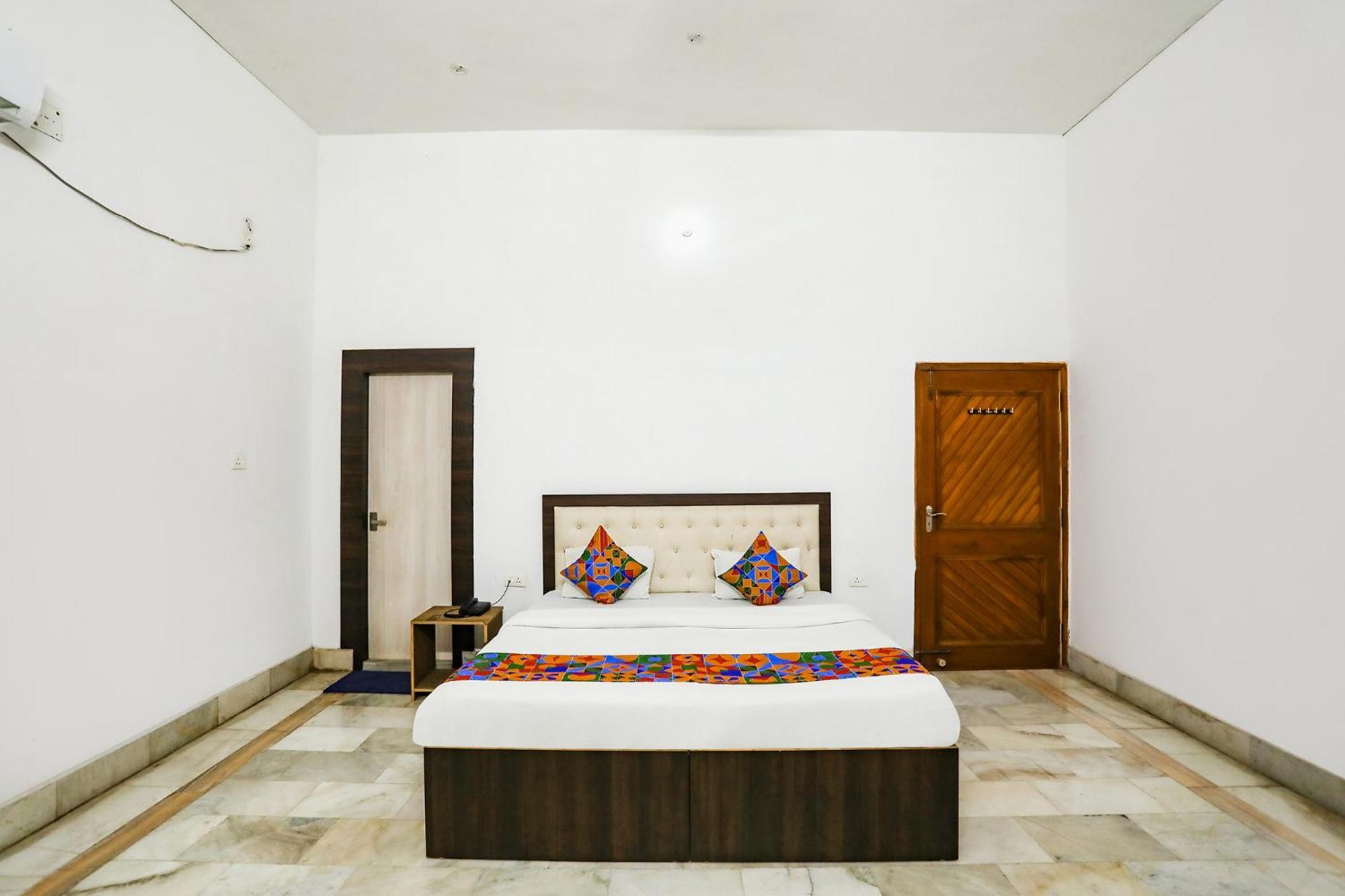 Fabexpress Prashansa Palace 3* Varanasi